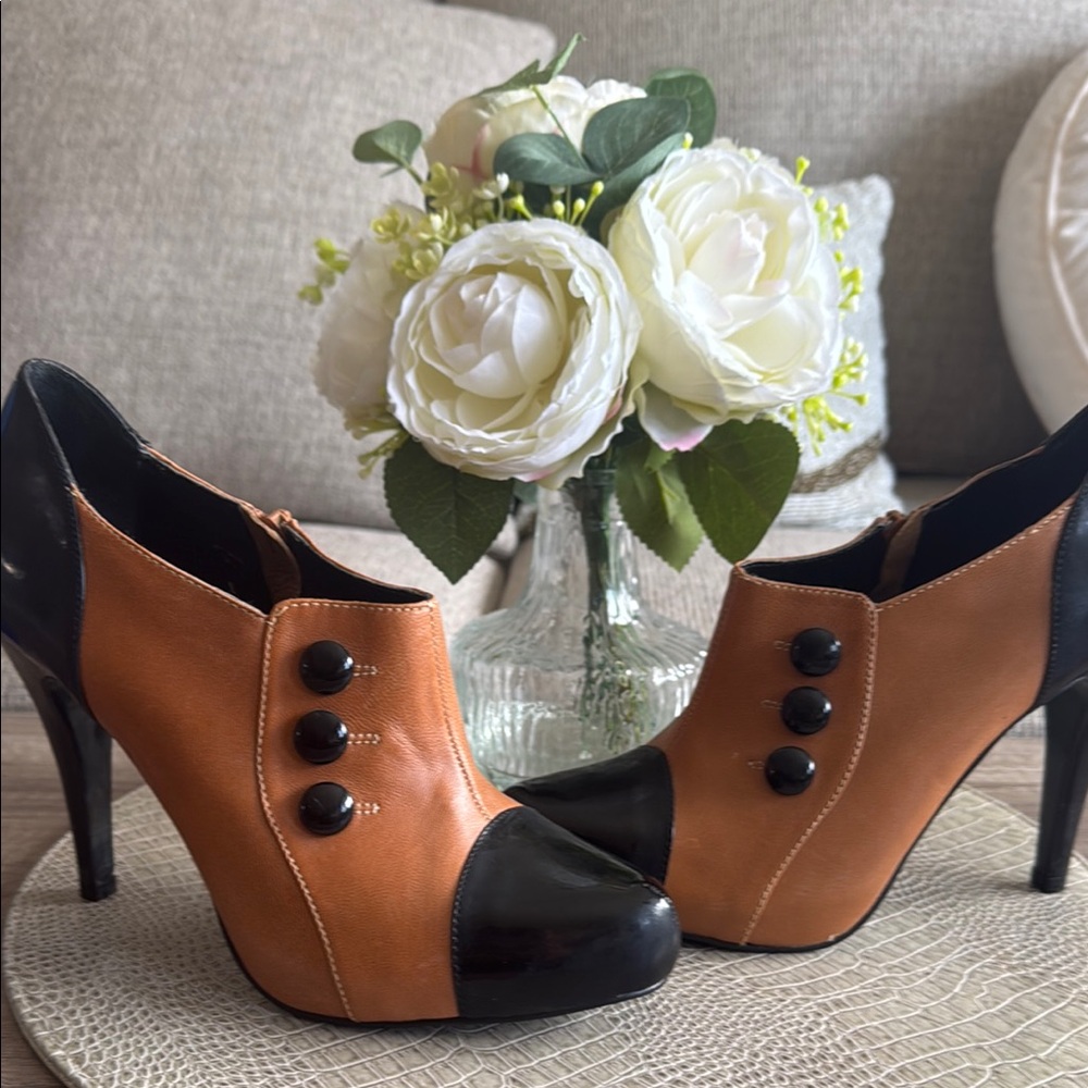 Steve Madden Black and Tan Heeled Boots